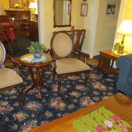 Shady Oaks Country Inn Сент-Хелина Экстерьер фото