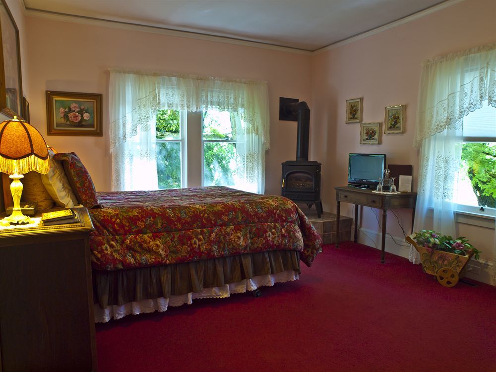 Shady Oaks Country Inn Сент-Хелина Номер фото