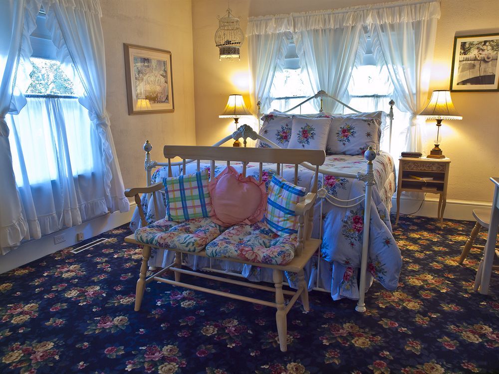 Shady Oaks Country Inn Сент-Хелина Экстерьер фото