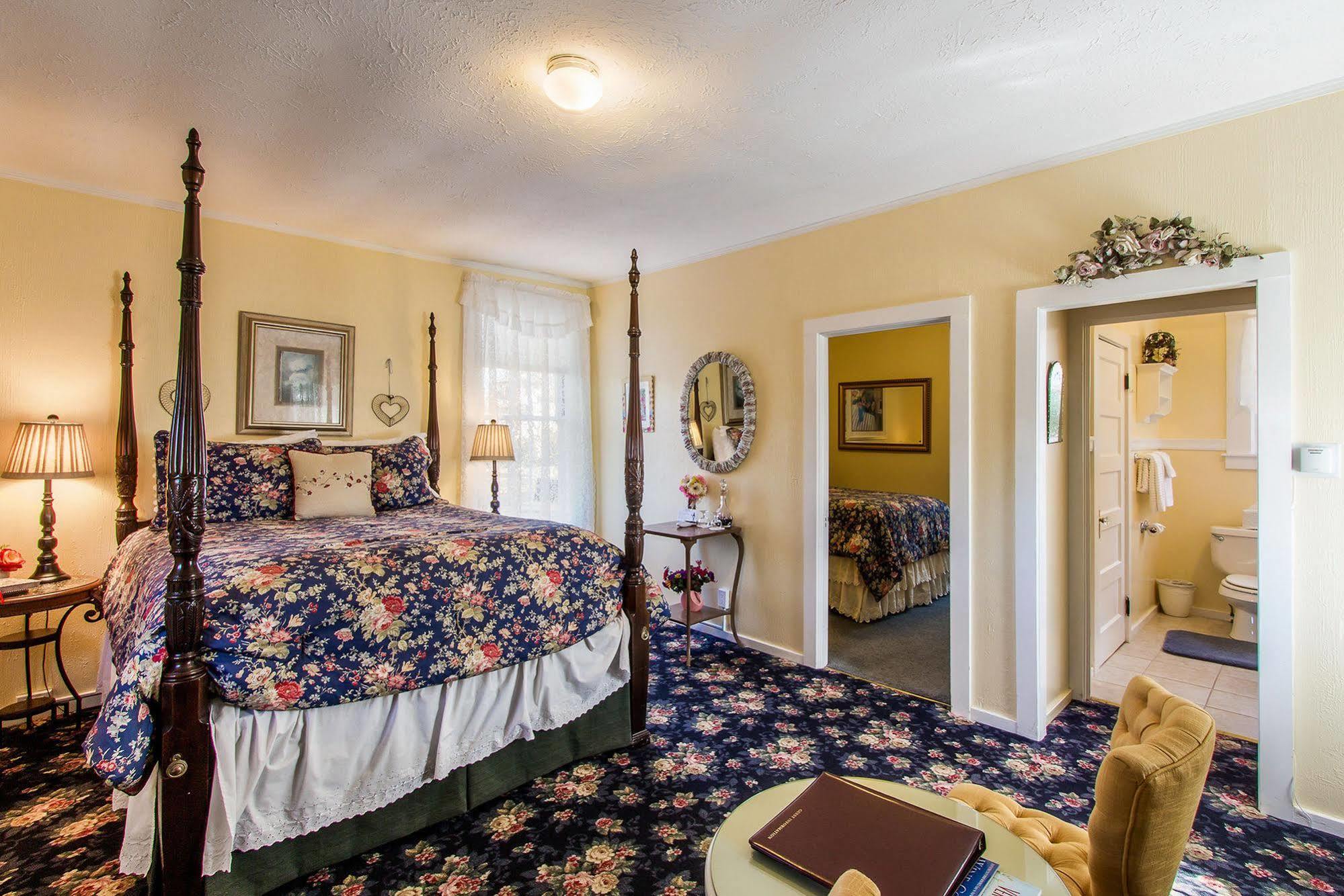 Shady Oaks Country Inn Сент-Хелина Экстерьер фото