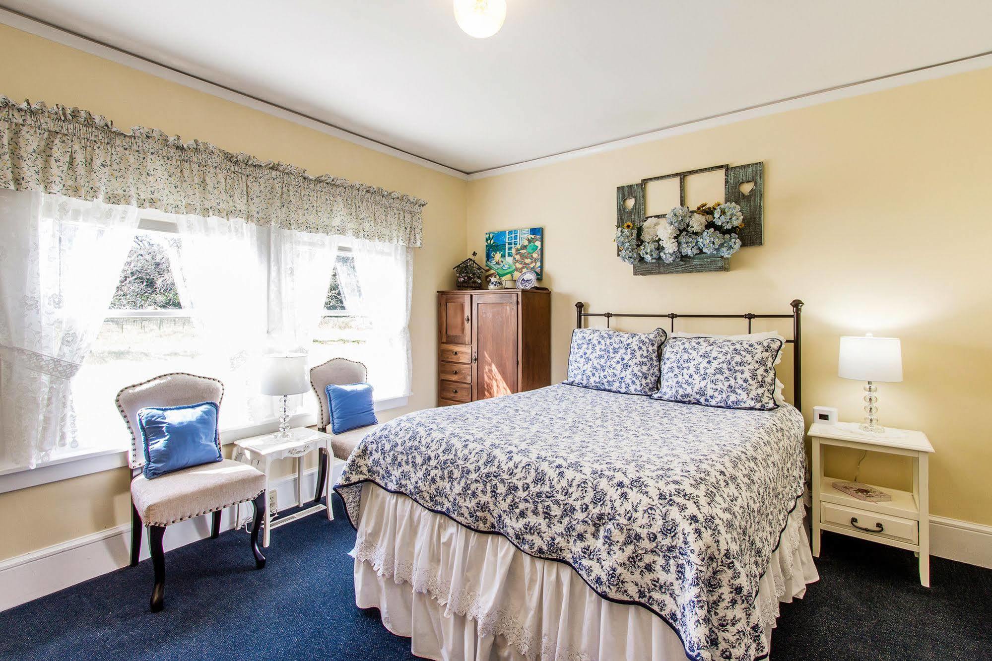 Shady Oaks Country Inn Сент-Хелина Экстерьер фото